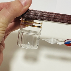 Ručně vyráběné skleněné pero v dárkovém balení 